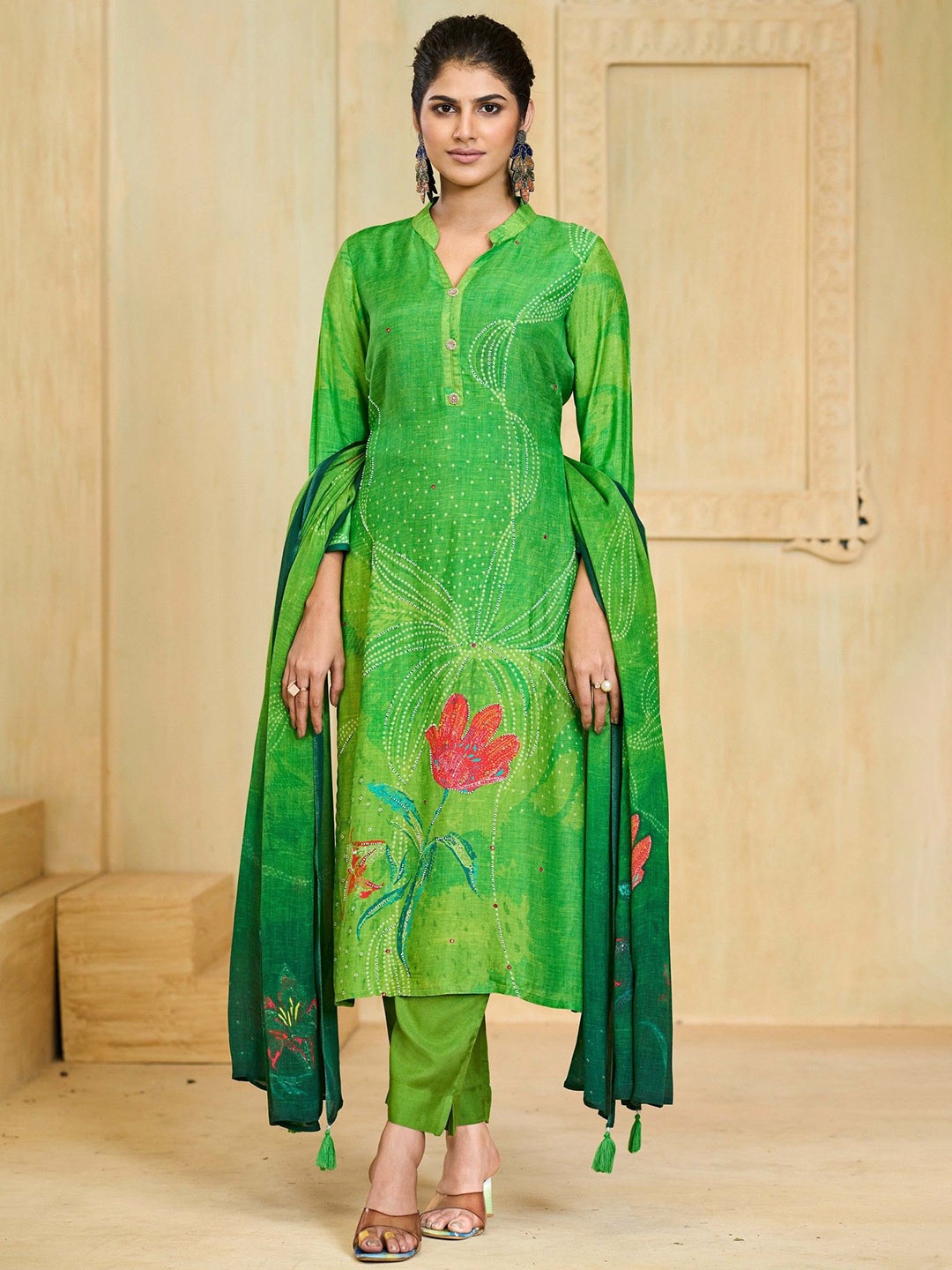 Label Khoj Floral Embroidered Straight Pure Silk Kurta With Trousers And Dupatta, Green
Label Khoj Floral Embroidered Straight Pure Silk Kurta With Trousers And Dupatta, Green