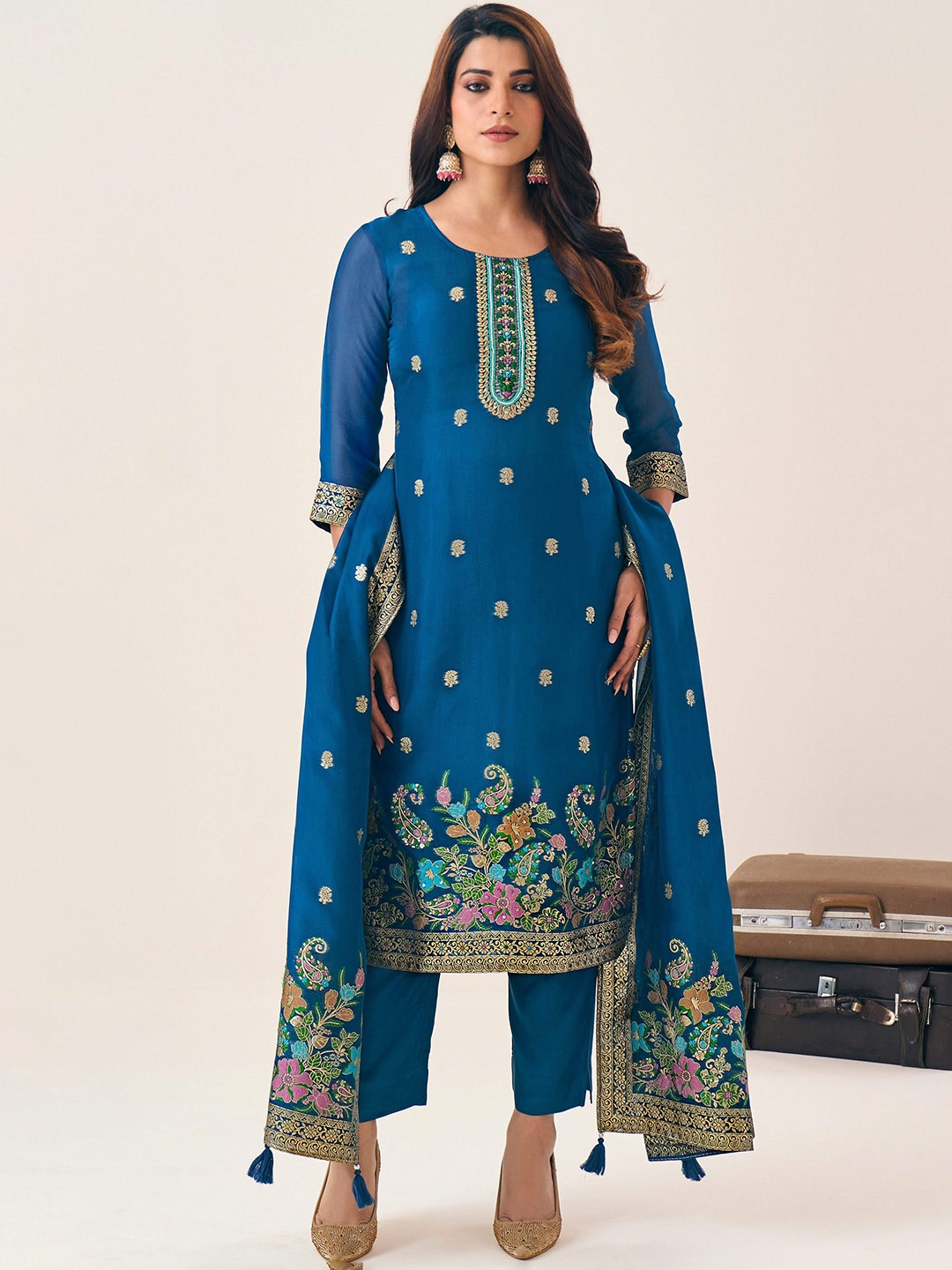 Label Khoj Floral Self Design Round Neck Straight Kurta with Trousers And Dupatta, Blue
Label Khoj Floral Self Design Round Neck Straight Kurta with Trousers And Dupatta, Blue