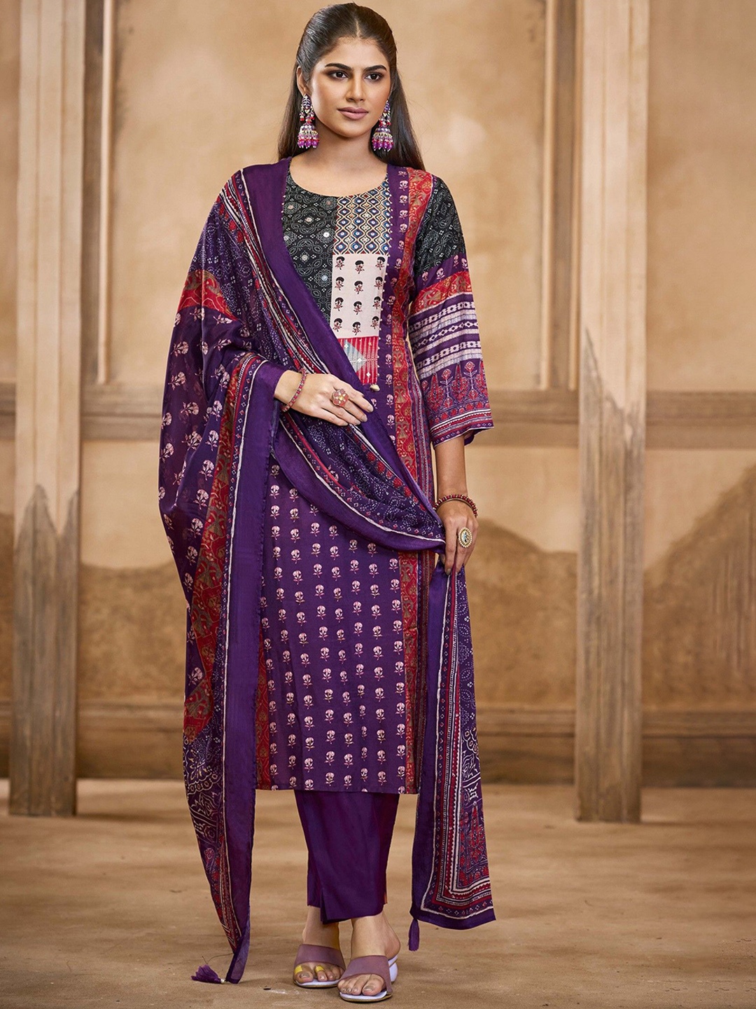 Label Khoj Geometric Embroidered Straight Pure Silk Kurta With Trousers And Dupatta, Purple
Label Khoj Geometric Embroidered Straight Pure Silk Kurta With Trousers And Dupatta, Purple