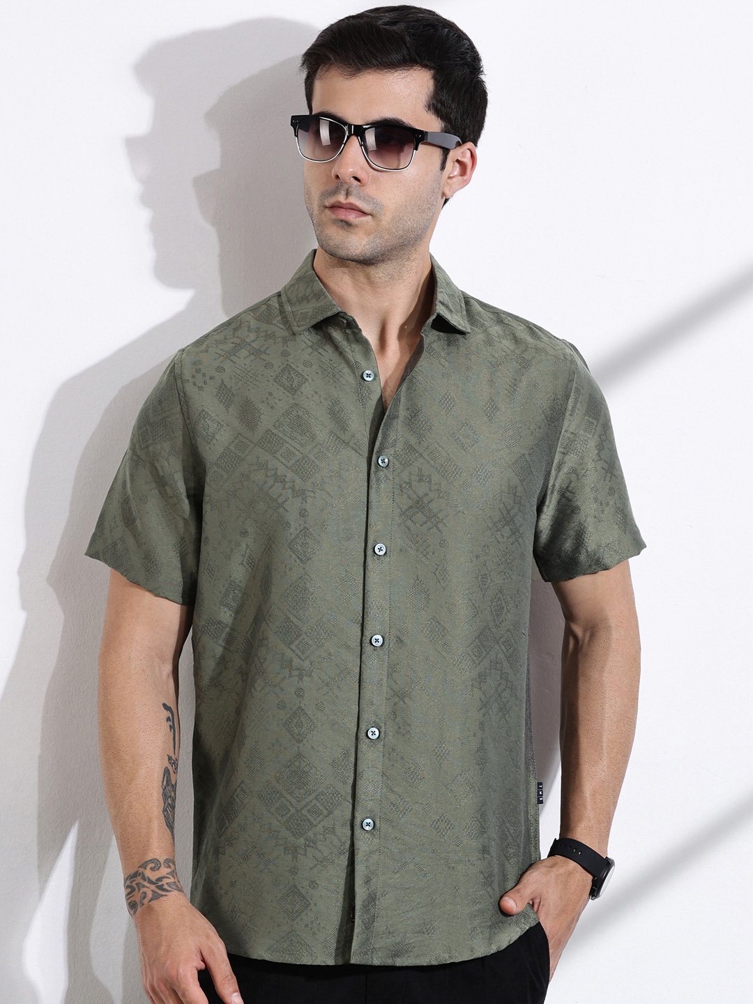 Thomas Scott Men Smart Slim Fit Cutaway Collar Geometric Printed Casual Shirt, Olive
Thomas Scott Men Smart Slim Fit Cutaway Collar Geometric Printed Casual Shirt, Olive