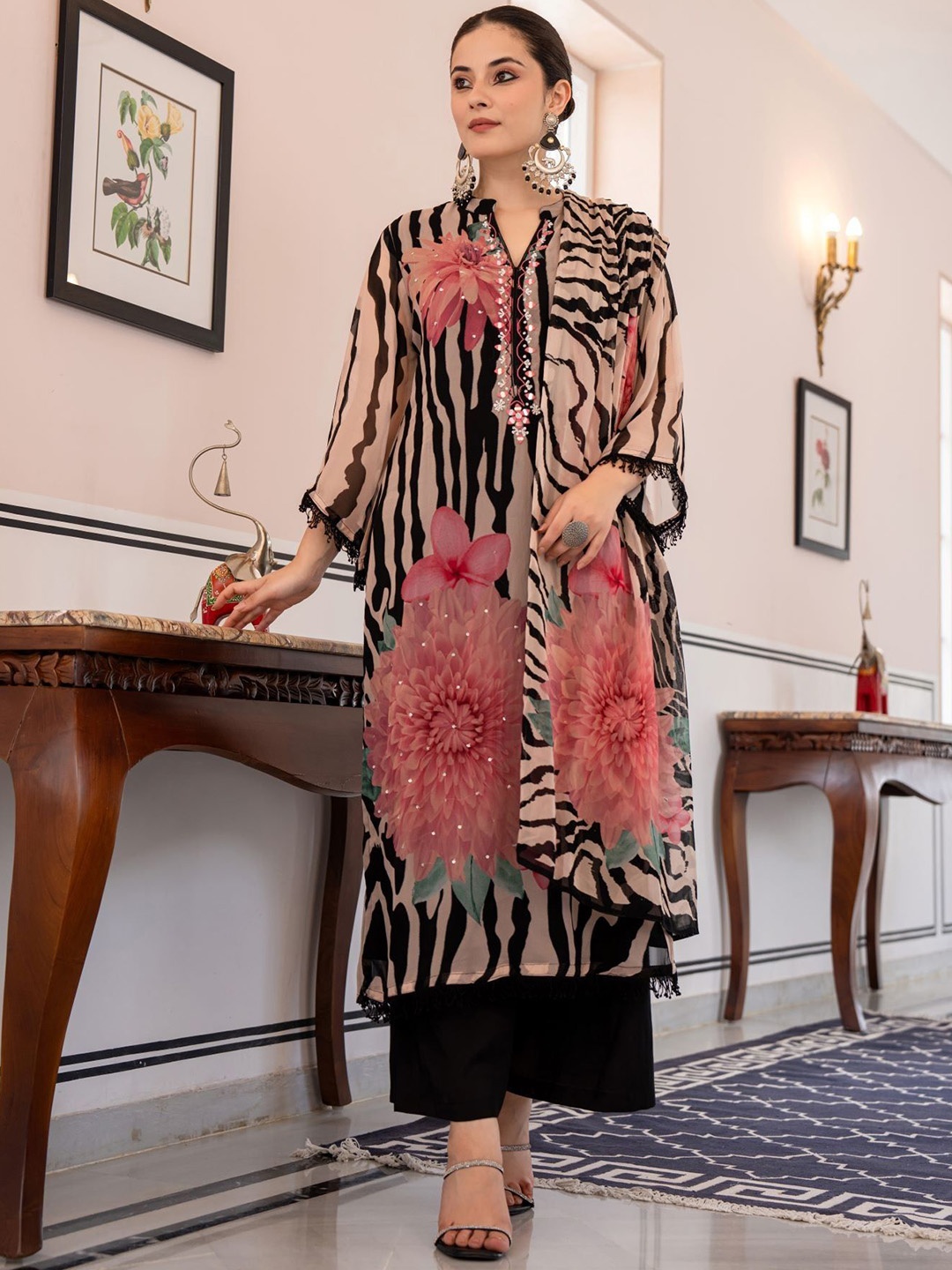 FREYAA Floral Printed Mandarin Collar Beads And Stones Kurta With Palazzos And Dupatta, Cream
FREYAA Floral Printed Mandarin Collar Beads And Stones Kurta With Palazzos And Dupatta, Cream