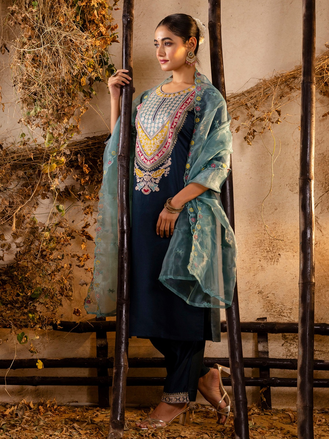 VredeVogel Floral Embroidered Zari Round Neck Anarkali Kurta & Trouser & Dupatta, Turquoise blue
VredeVogel Floral Embroidered Zari Round Neck Anarkali Kurta & Trouser & Dupatta, Turquoise blue