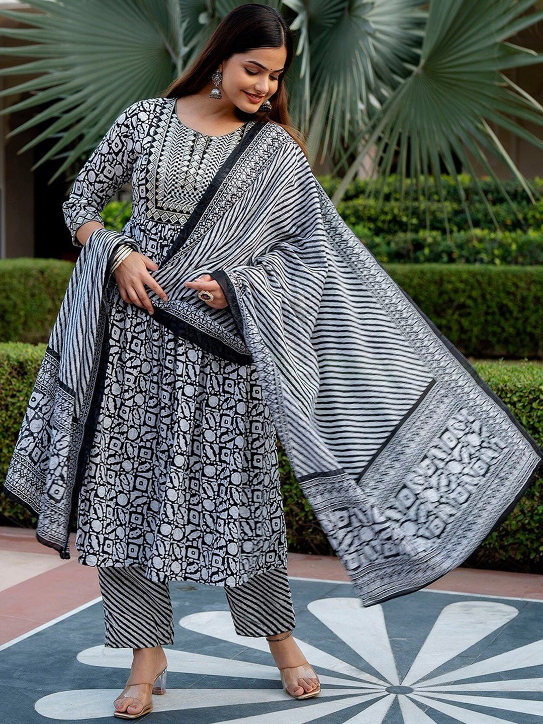 7Threads Ethnic Motifs Printed Gotta Patti Anarkali Kurta With Trousers And Dupatta, Black
7Threads Ethnic Motifs Printed Gotta Patti Anarkali Kurta With Trousers And Dupatta, Black
