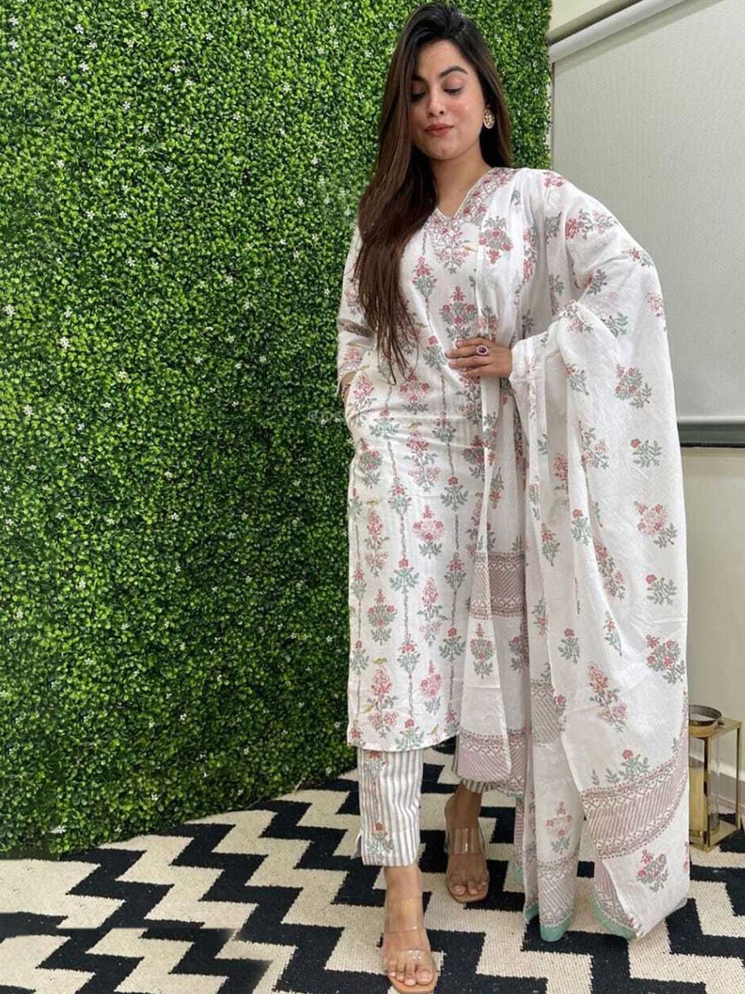 7Threads Ethnic Motifs Printed Notch Neck Straight Kurta With Trousers And Dupatta, White
7Threads Ethnic Motifs Printed Notch Neck Straight Kurta With Trousers And Dupatta, White