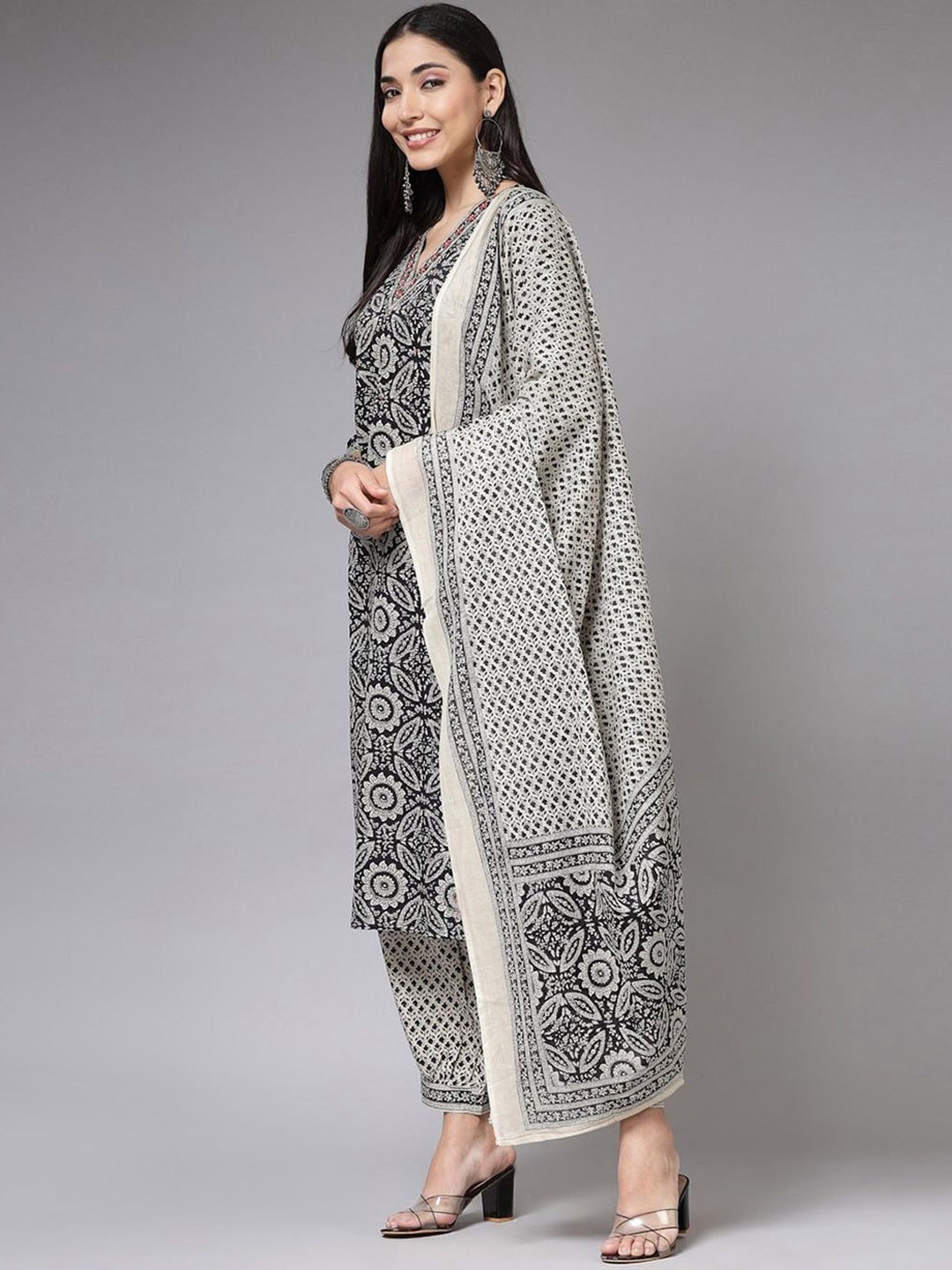 7Threads Women Ethnic Motifs Printed Regular Kurta with Trousers & With Dupatta, Black
7Threads Women Ethnic Motifs Printed Regular Kurta with Trousers & With Dupatta, Black