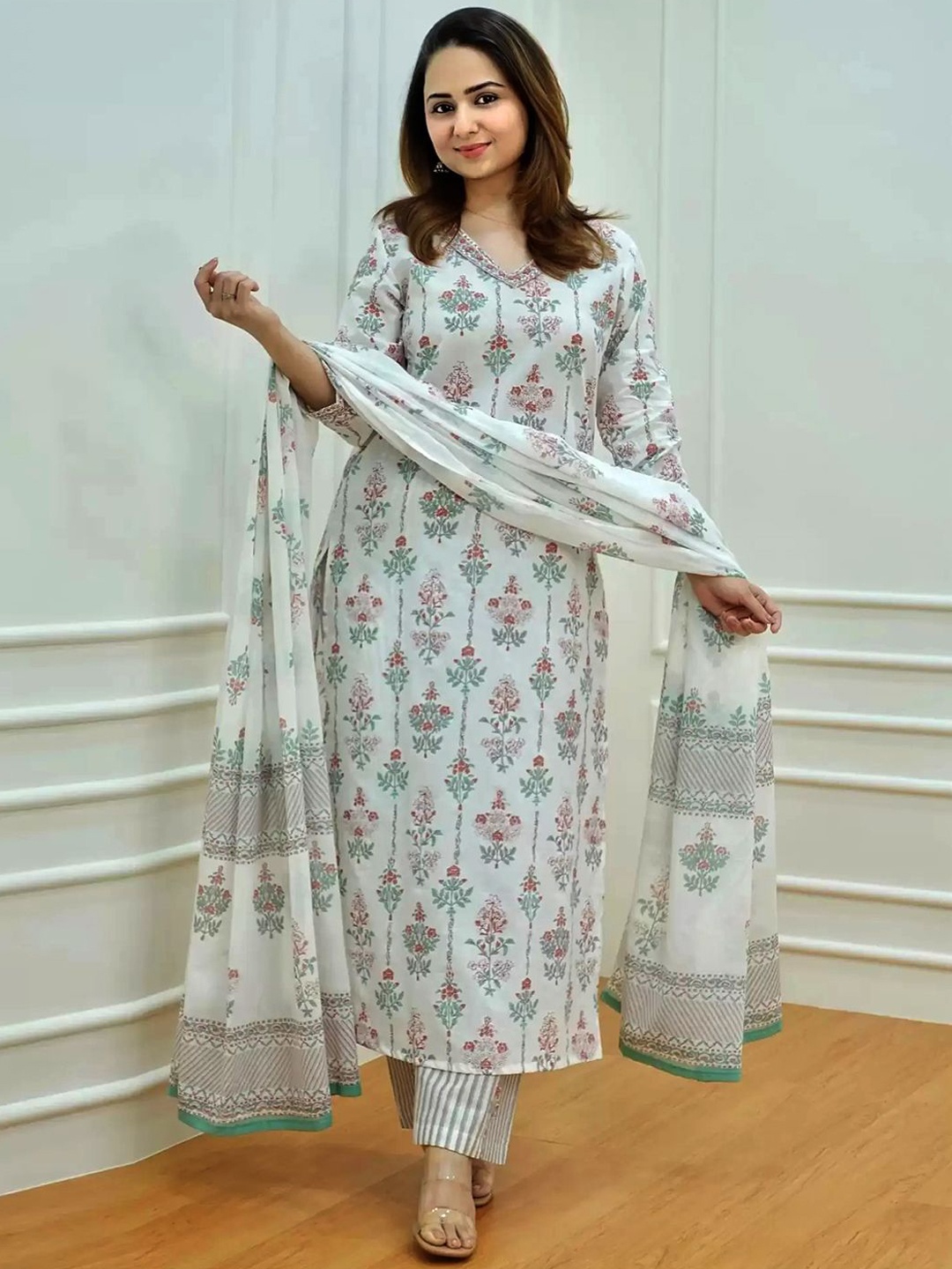 7Threads Women Ethnic Motifs Printed Regular Kurta with Trousers & With Dupatta, White
7Threads Women Ethnic Motifs Printed Regular Kurta with Trousers & With Dupatta, White