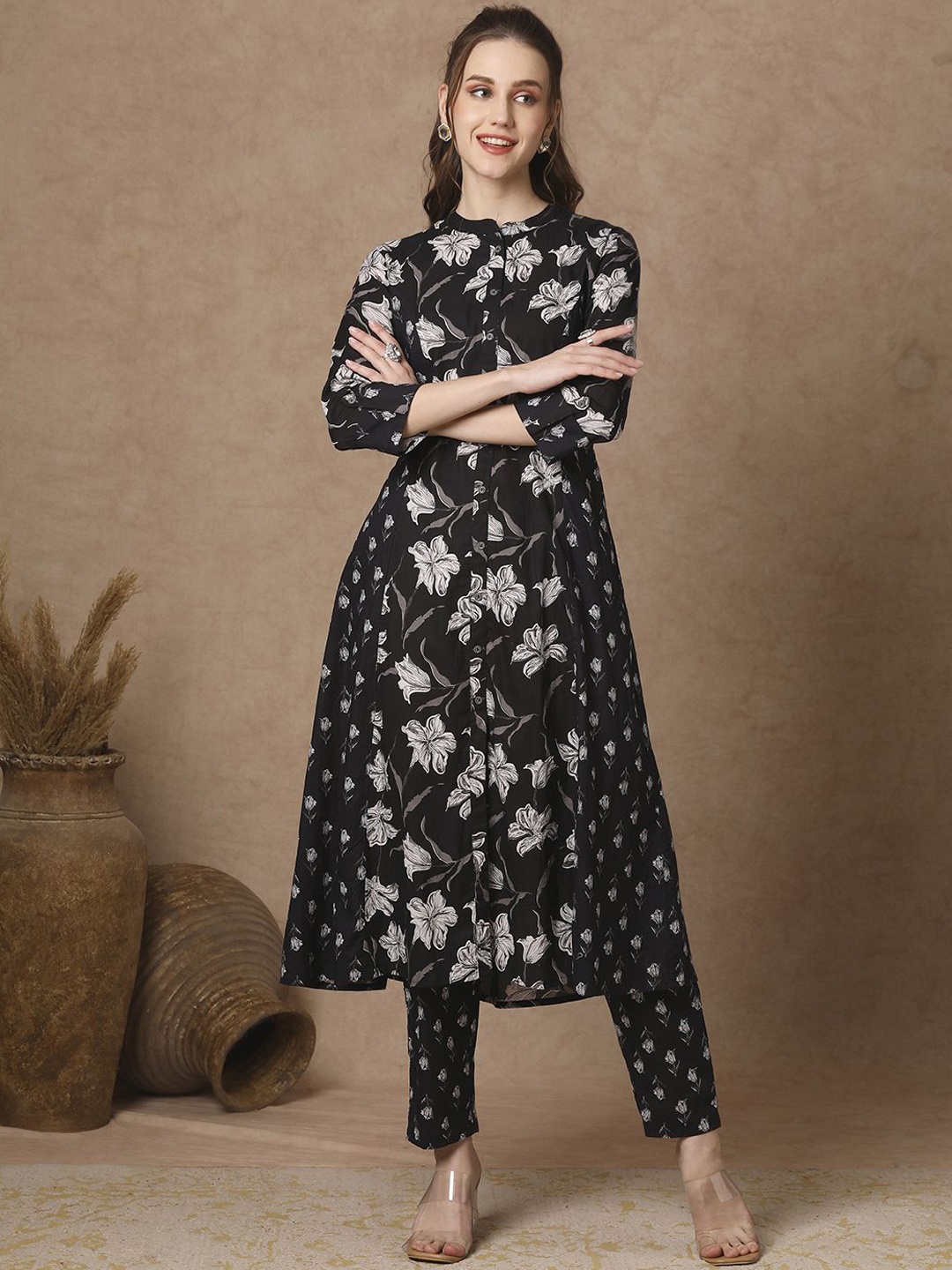 FASHOR Floral Printed Band Collar Pure Cotton Panelled A-Line Kurta With Trousers, Black
FASHOR Floral Printed Band Collar Pure Cotton Panelled A-Line Kurta With Trousers, Black