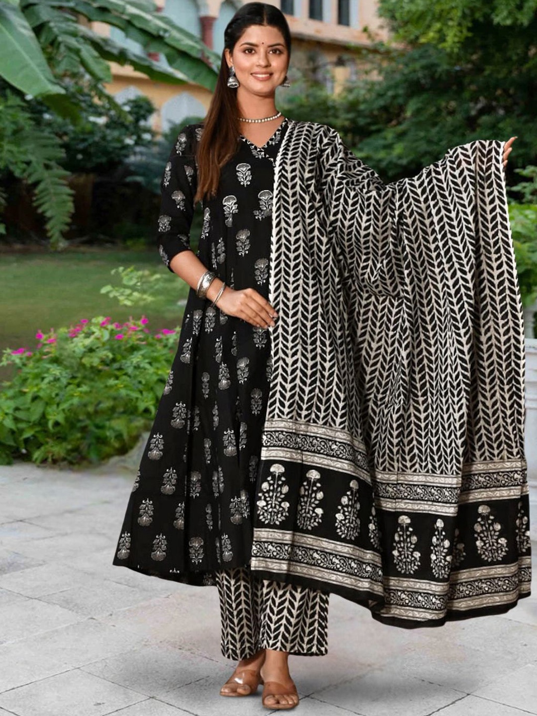 7Threads Ethnic Motifs Printed Anarkali Kurta with Trousers And Dupatta, Black
7Threads Ethnic Motifs Printed Anarkali Kurta with Trousers And Dupatta, Black
