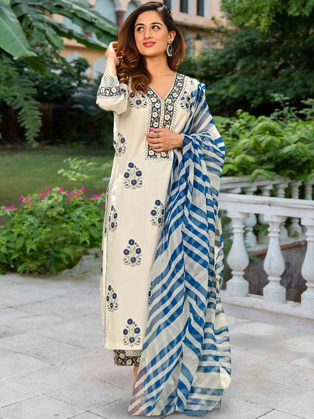 7Threads Women Ethnic Motifs Printed Regular Kurta with Trousers & With Dupatta, White
7Threads Women Ethnic Motifs Printed Regular Kurta with Trousers & With Dupatta, White