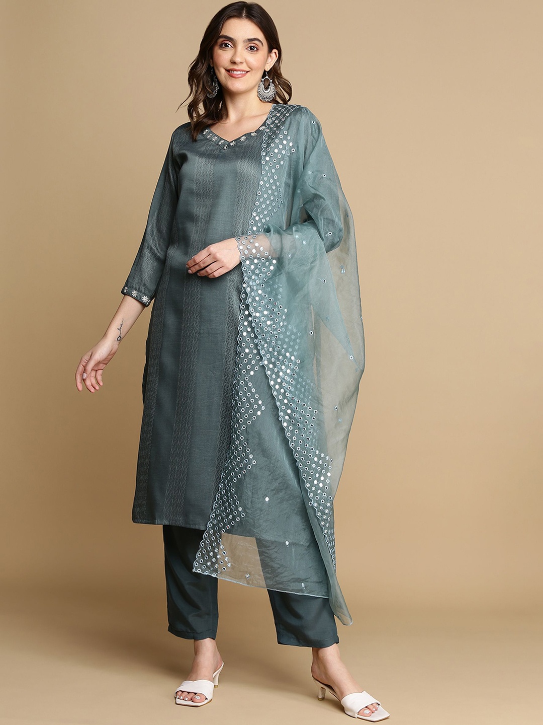 GURRA Geomtric Woven Design V-Neck Sequinned Kurta With Palazzos And Dupatta, Green
GURRA Geomtric Woven Design V-Neck Sequinned Kurta With Palazzos And Dupatta, Green