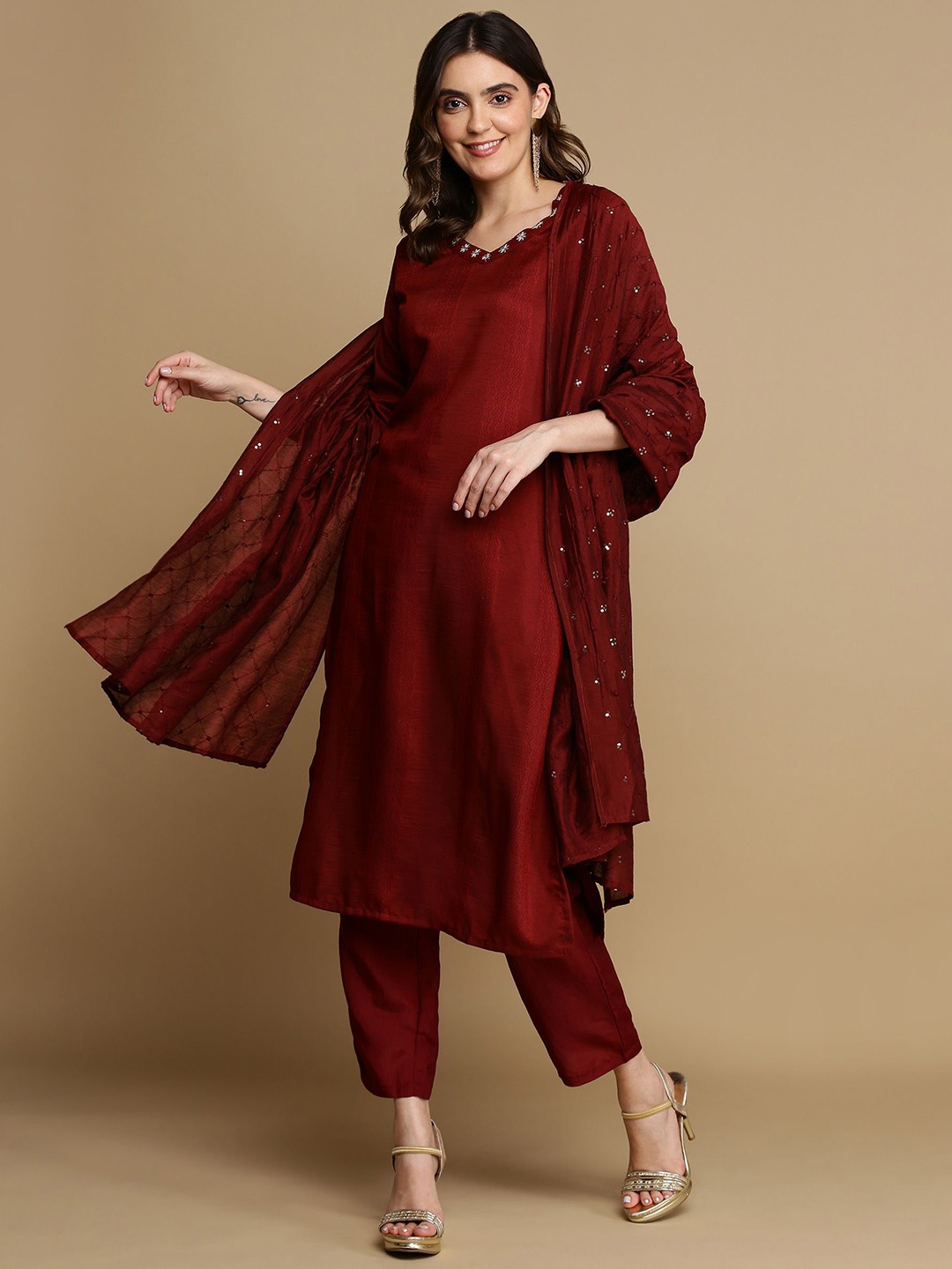 GURRA Floral Embroidered V-Neck Straight Sequinned Kurta With Trousers And Dupatta, Maroon
GURRA Floral Embroidered V-Neck Straight Sequinned Kurta With Trousers And Dupatta, Maroon