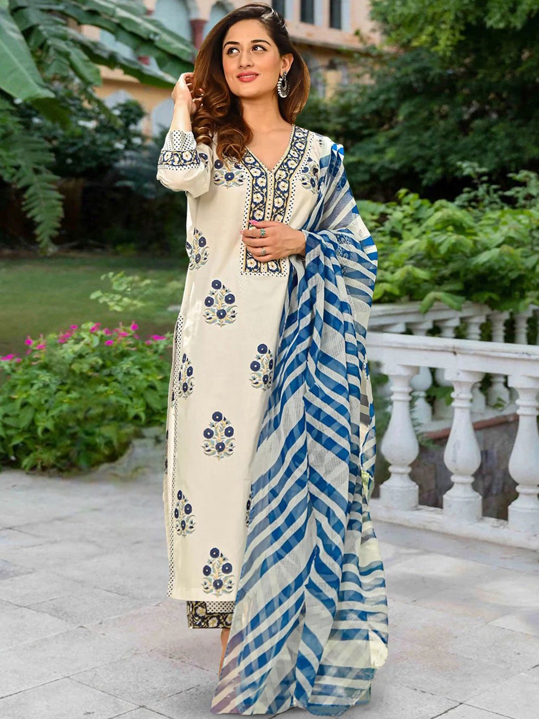 7Threads Women Floral Printed Regular Kurta with Trousers & With Dupatta, White
7Threads Women Floral Printed Regular Kurta with Trousers & With Dupatta, White