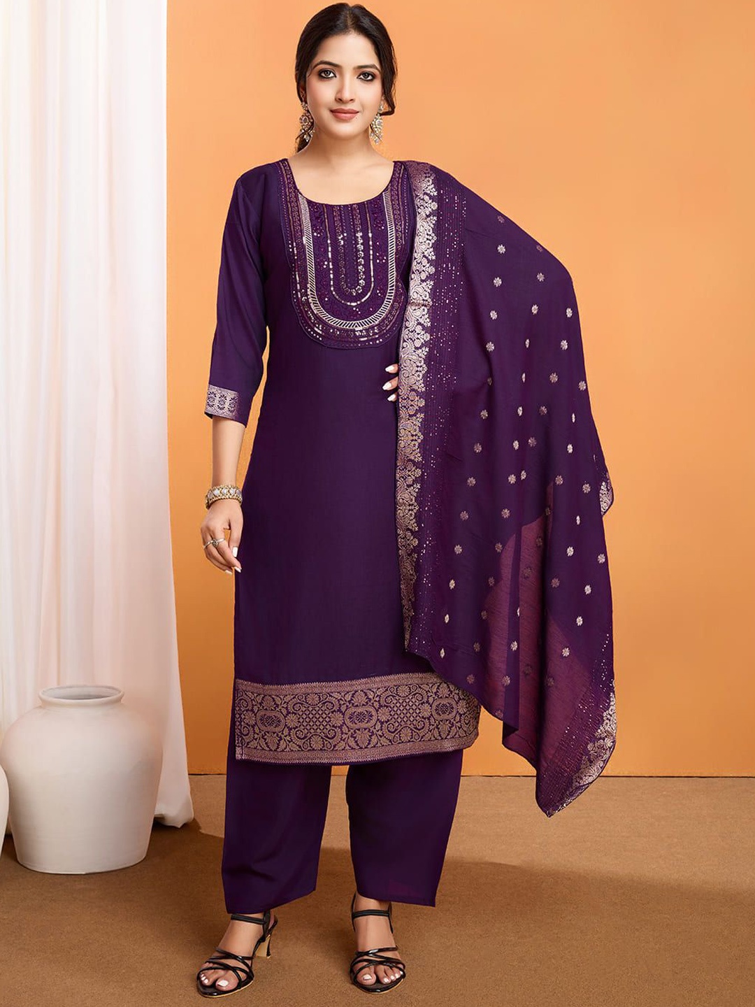 Shriji fashion Floral Embroidered Sequinned Pure Silk Kurta With Trouser And Dupatta, Purple
Shriji fashion Floral Embroidered Sequinned Pure Silk Kurta With Trouser And Dupatta, Purple