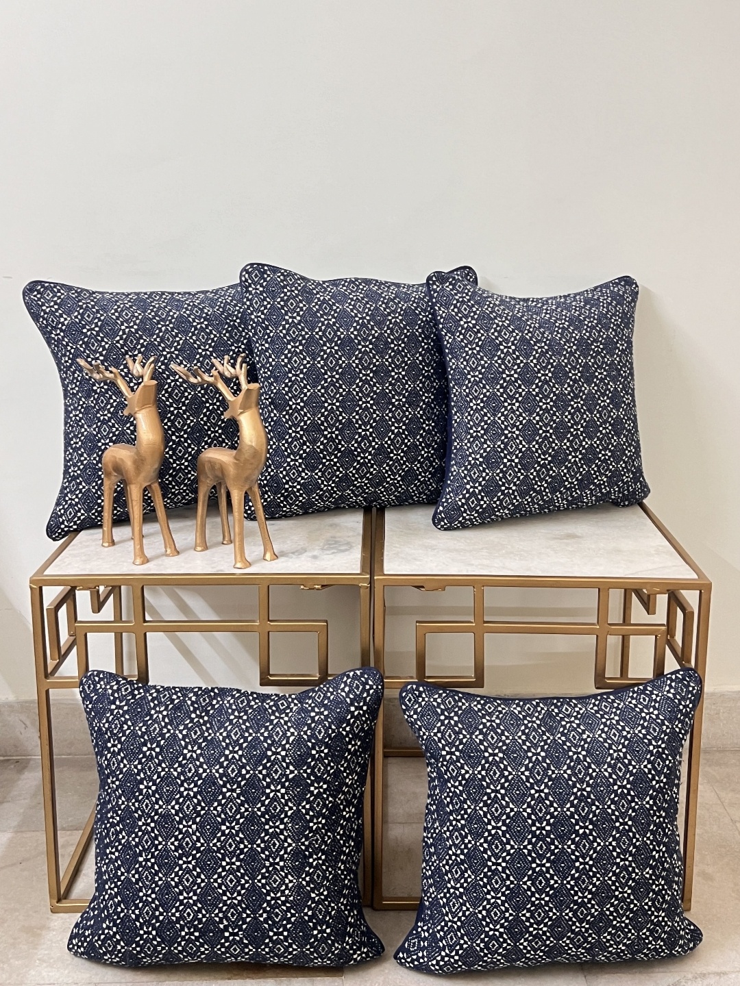 DIHIKA Navy Blue & White 5 Pieces Ethnic Motifs Printed Cotton Square Cushion Covers
DIHIKA Navy Blue & White 5 Pieces Ethnic Motifs Printed Cotton Square Cushion Covers
