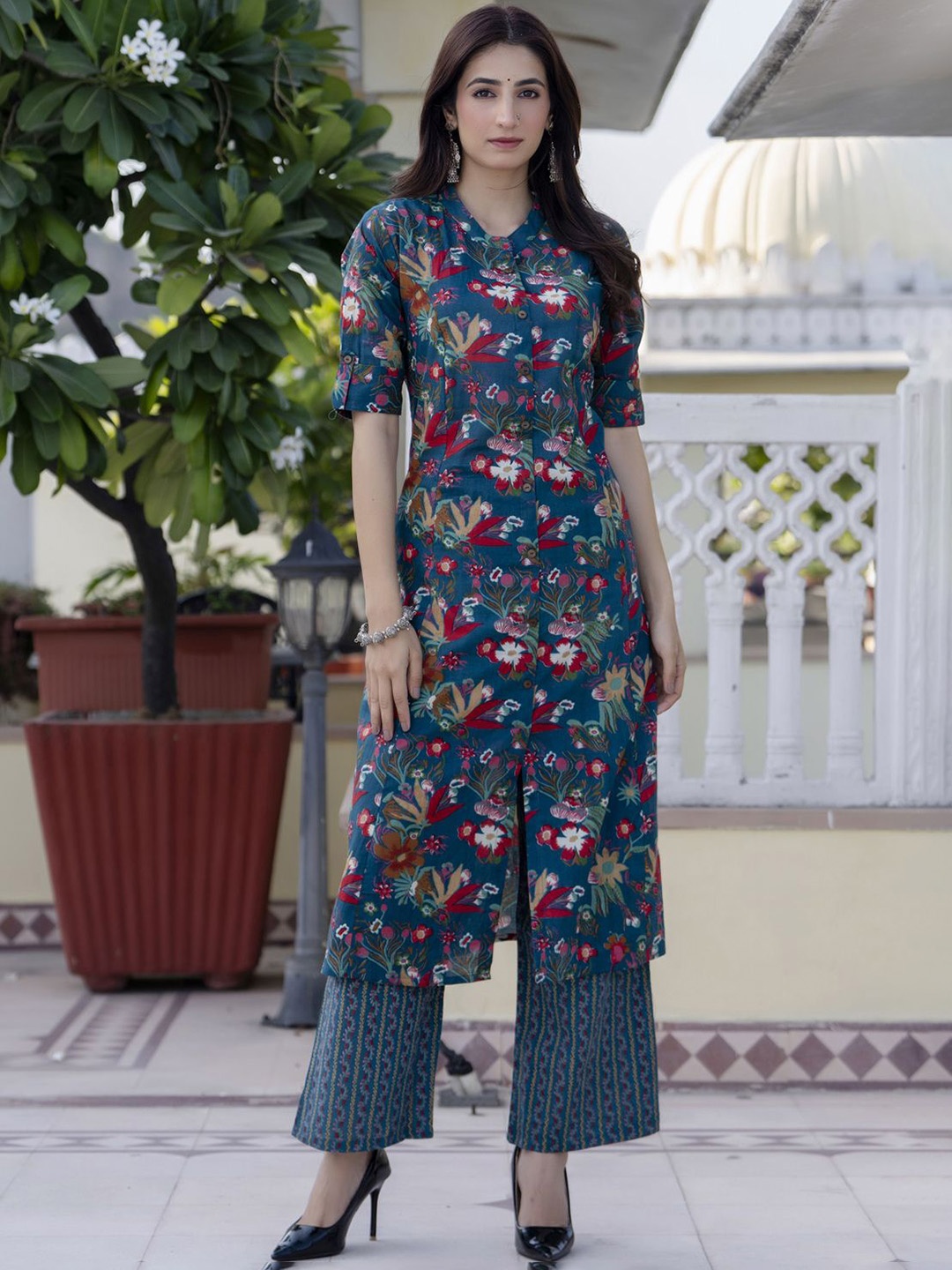 ANNAYEMA APPARELS Floral Printed Mandarin Collar Pure Cotton A-Line Kurta with Trousers, Green
ANNAYEMA APPARELS Floral Printed Mandarin Collar Pure Cotton A-Line Kurta with Trousers, Green