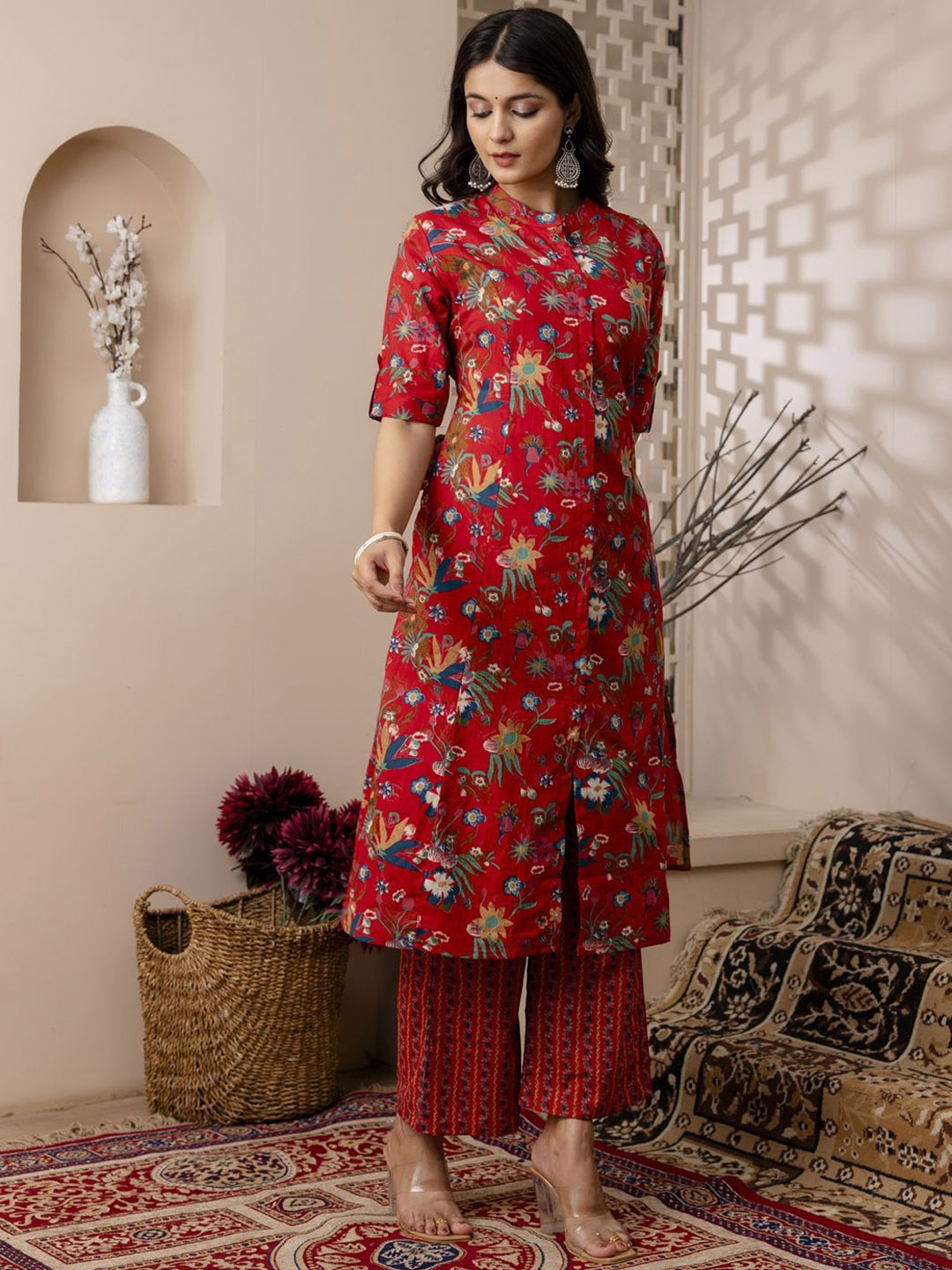 ANNAYEMA APPARELS Floral Printed Mandarin Collar Pure Cotton A-Line Kurta with Trousers, Red
ANNAYEMA APPARELS Floral Printed Mandarin Collar Pure Cotton A-Line Kurta with Trousers, Red