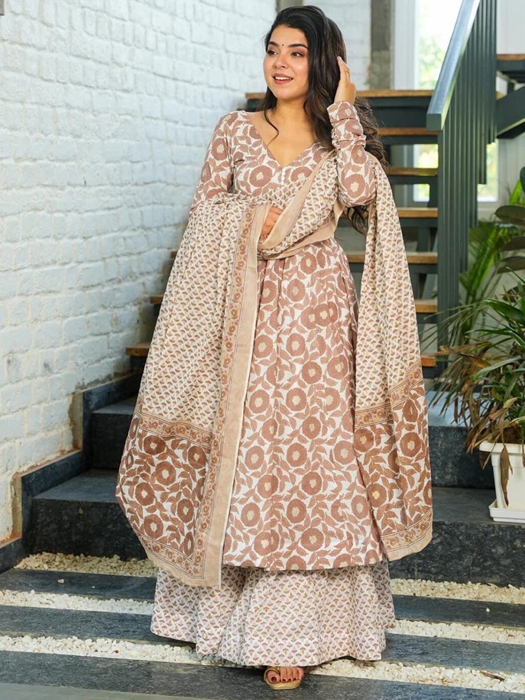 Idaho Clothing Women Floral Printed Regular Pure Cotton Kurta with Palazzos & With Dupatta, Brown
Idaho Clothing Women Floral Printed Regular Pure Cotton Kurta with Palazzos & With Dupatta, Brown