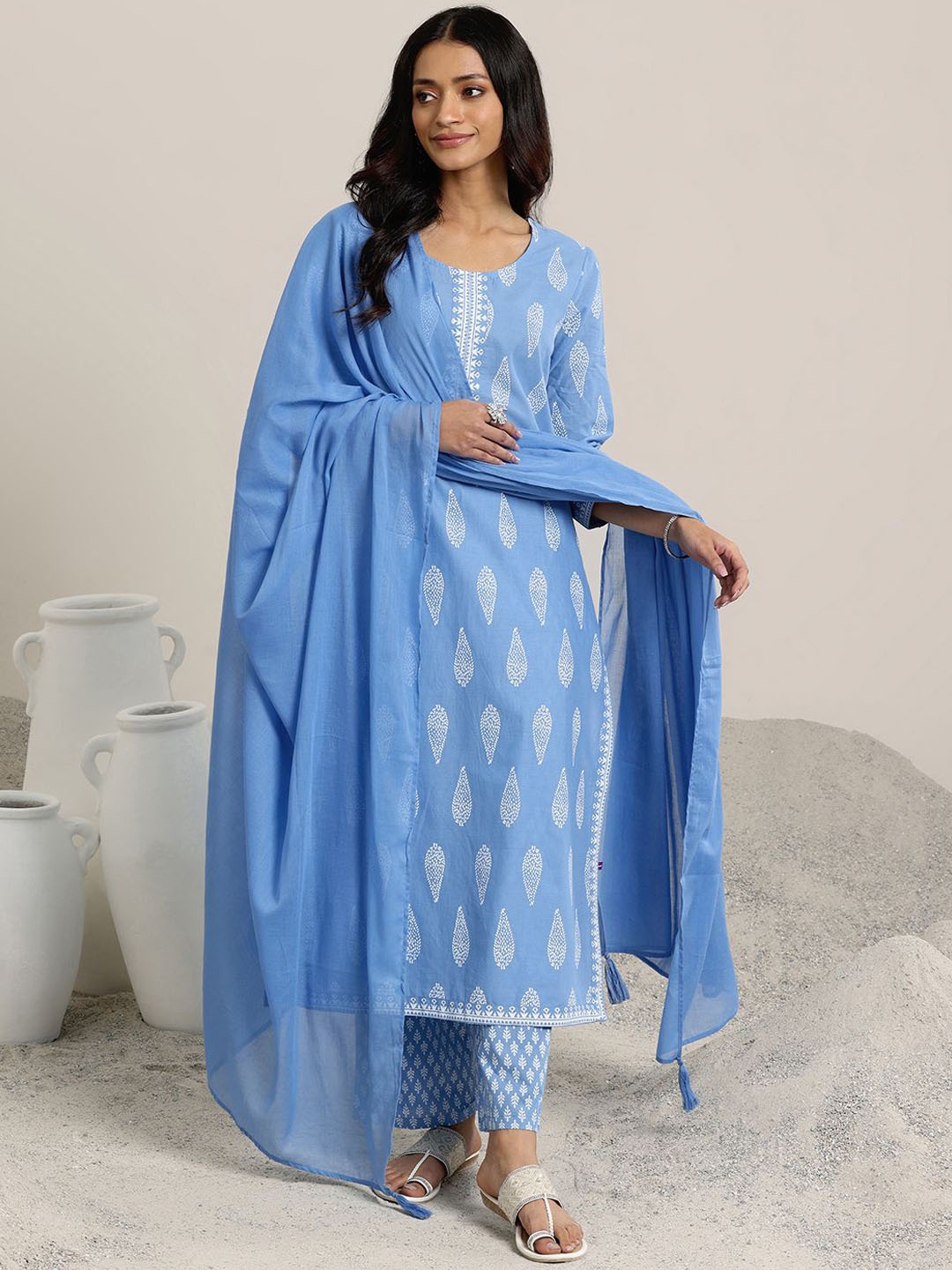 Libas Women Floral Printed Regular Beads and Stones Kurta with Trousers & With Dupatta, Blue
Libas Women Floral Printed Regular Beads and Stones Kurta with Trousers & With Dupatta, Blue