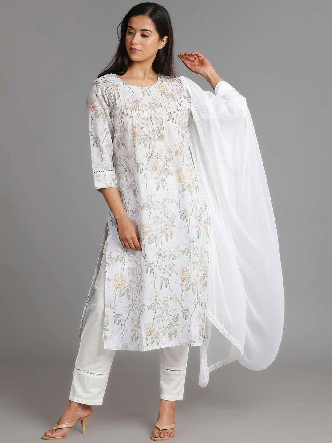AAVARANA BY KARNIKA Floral Printed Pure Cotton Straight Kurta With Pyjamas & Dupatta, White
AAVARANA BY KARNIKA Floral Printed Pure Cotton Straight Kurta With Pyjamas & Dupatta, White