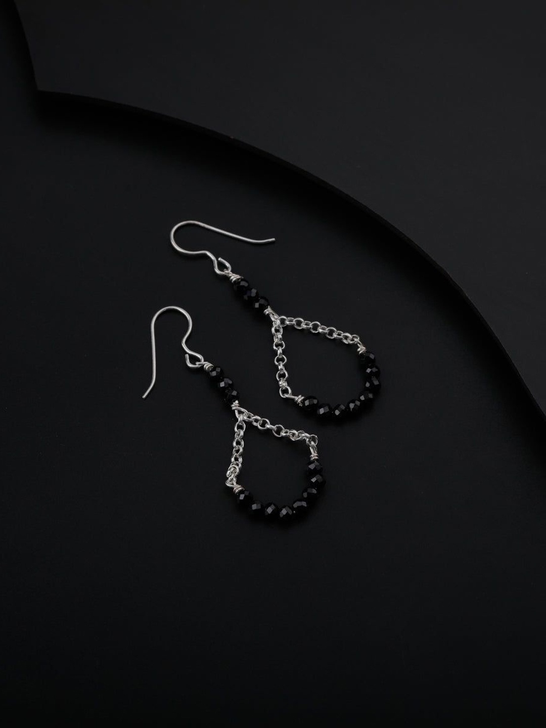 House of Aadyaa 925 Sterling Silver Classic Oxidised Drop Earrings With Black Spinel
House of Aadyaa 925 Sterling Silver Classic Oxidised Drop Earrings With Black Spinel