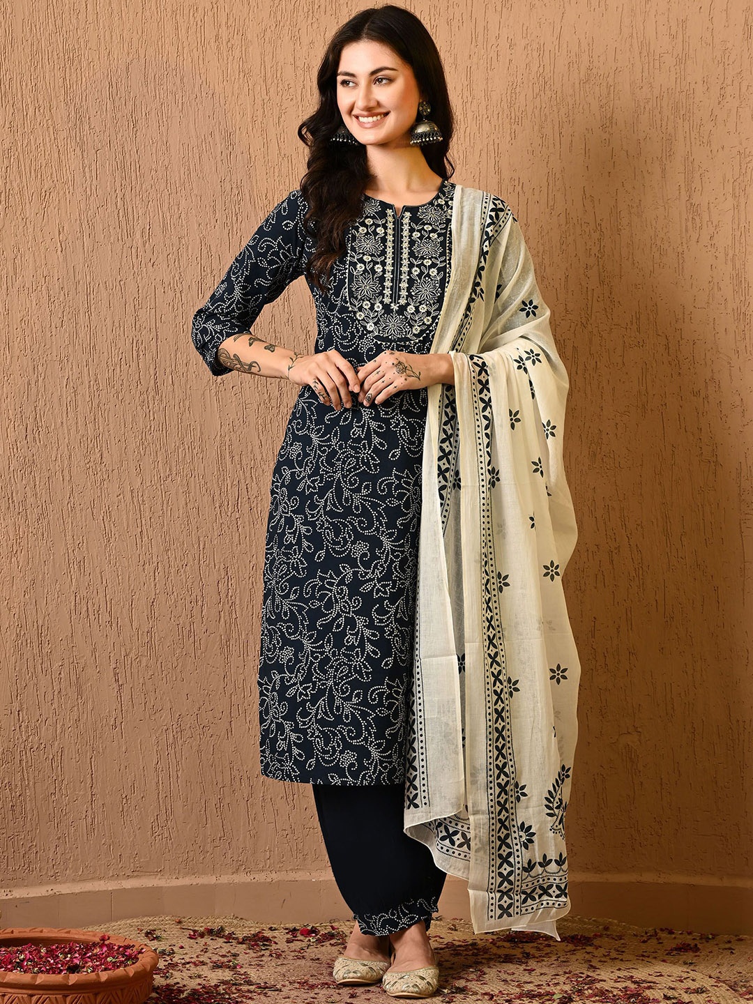 KEOSA Floral Printed Sequnnied Notch Neck Pure Cotton Kurta With Salwar And Dupatta, Black
KEOSA Floral Printed Sequnnied Notch Neck Pure Cotton Kurta With Salwar And Dupatta, Black