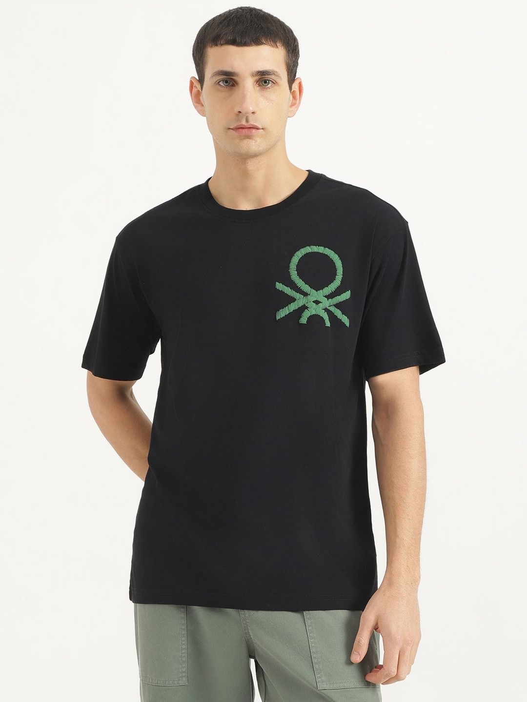 United Colors of Benetton Men Graphic Printed Round Neck Cotton Relaxed Fit T-shirt, Black
United Colors of Benetton Men Graphic Printed Round Neck Cotton Relaxed Fit T-shirt, Black