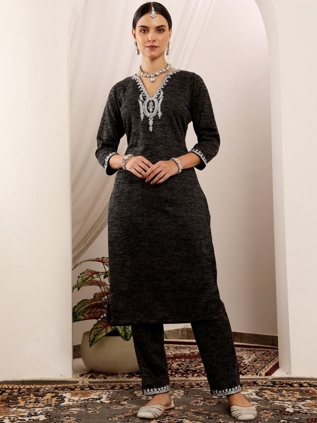 Lative Colours of Fashion Floral Embroidered Pure Wool Kurta With Trousers And Dupatta, Black
Lative Colours of Fashion Floral Embroidered Pure Wool Kurta With Trousers And Dupatta, Black