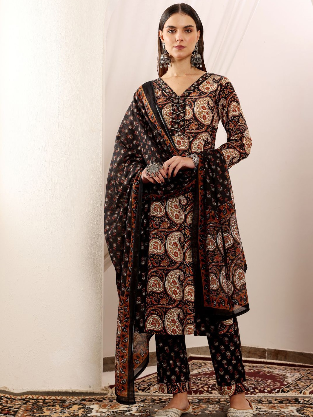 Lative Colours of Fashion Paisley Printed Pure Cotton Kurta With Trousers & Dupatta, Black
Lative Colours of Fashion Paisley Printed Pure Cotton Kurta With Trousers & Dupatta, Black
