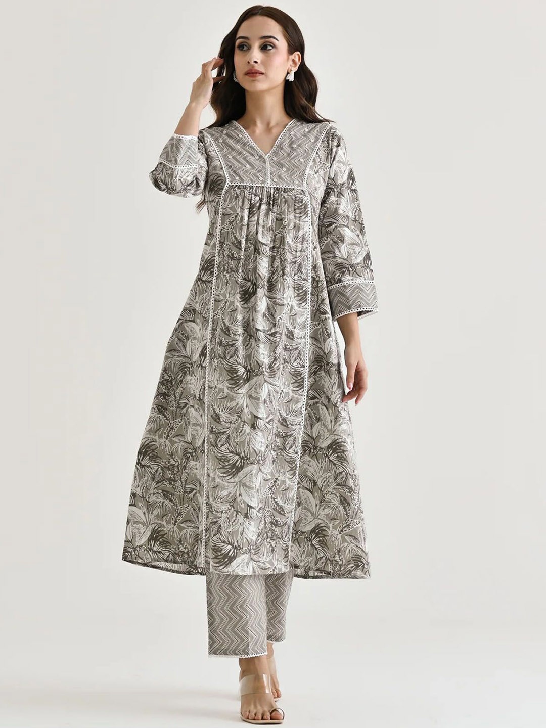 KALINI Floral Printed V-Neck Beads & Stones Pleated A-Line Kurta With Trousers & Dupatta, Grey
KALINI Floral Printed V-Neck Beads & Stones Pleated A-Line Kurta With Trousers & Dupatta, Grey