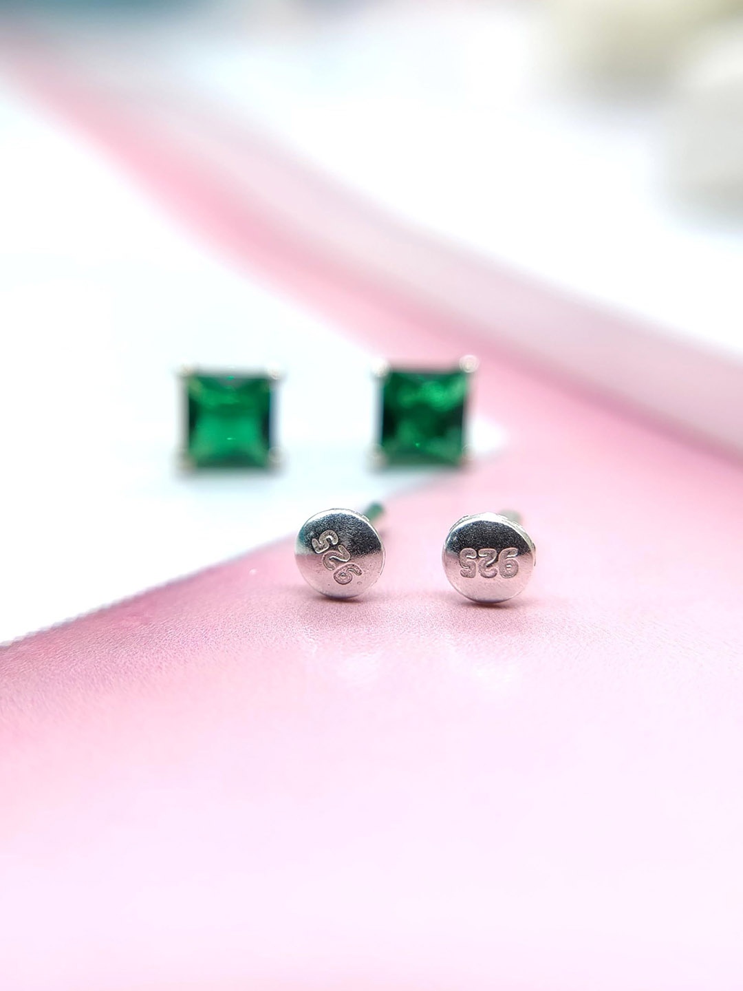 AMONROO 925 Sterling Silver Rhodium-Plated Cubic Zirconia Studded Square Studs, Green
AMONROO 925 Sterling Silver Rhodium-Plated Cubic Zirconia Studded Square Studs, Green