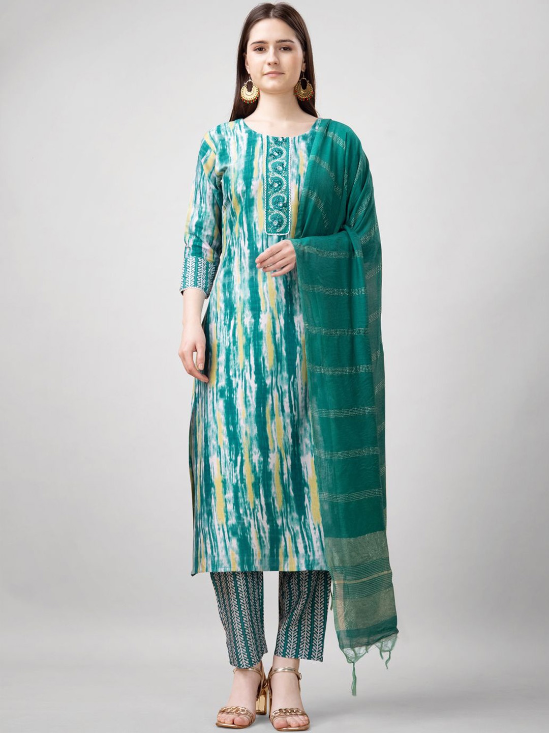 ARADHNA FASHION Abstract Printed Round Neck Straight Kurta With Trousers & Dupatta, Green
ARADHNA FASHION Abstract Printed Round Neck Straight Kurta With Trousers & Dupatta, Green