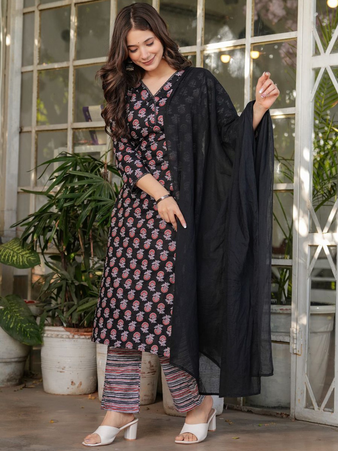 KALINI Floral Printed V-Neck Pure Cotton Straight Kurta With Trouser & Dupatta, Black
KALINI Floral Printed V-Neck Pure Cotton Straight Kurta With Trouser & Dupatta, Black