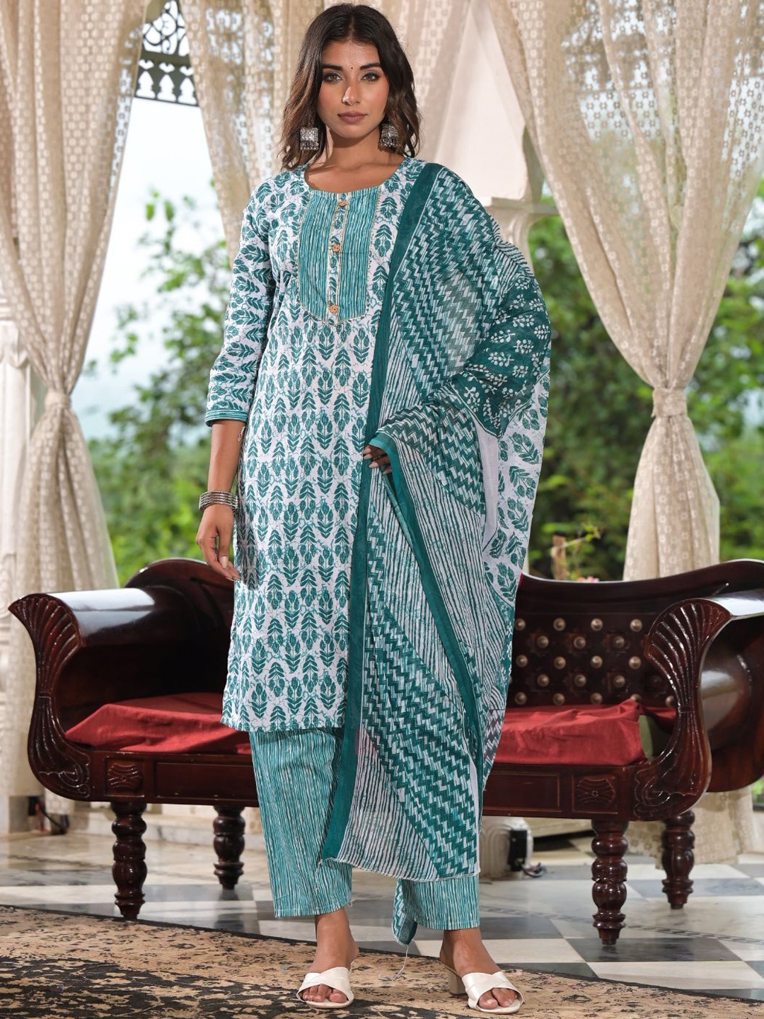 all about you Sea Green Floral Printed Round Neck Straight Kurta With Trousers & Dupatta
all about you Sea Green Floral Printed Round Neck Straight Kurta With Trousers & Dupatta