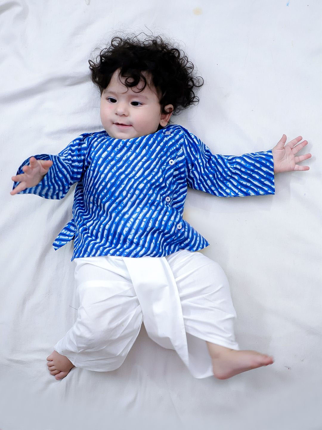 BownBee Boys Leheriya Printed Round Neck Pure Cotton Straight Kurta With Dhoti Pants, Blue
BownBee Boys Leheriya Printed Round Neck Pure Cotton Straight Kurta With Dhoti Pants, Blue