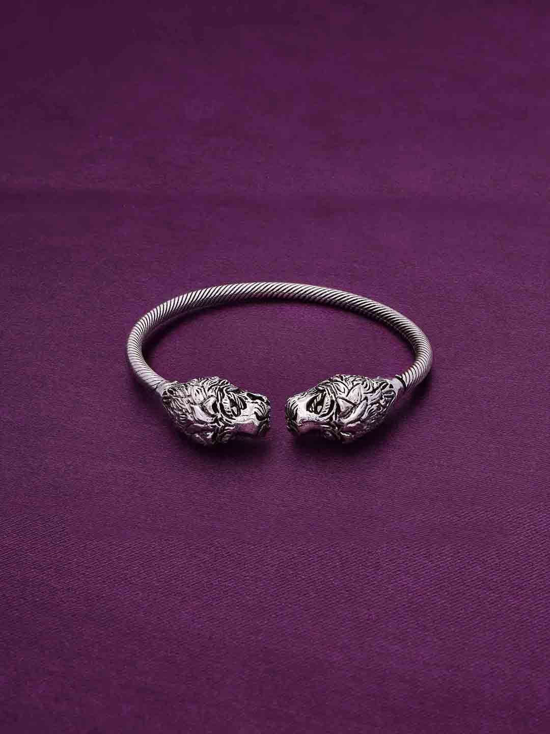KAI JEWEL 925 Sterling Silver Rhodium-Plated Authentic Tigers Oxidised Cuff Bracelet
KAI JEWEL 925 Sterling Silver Rhodium-Plated Authentic Tigers Oxidised Cuff Bracelet