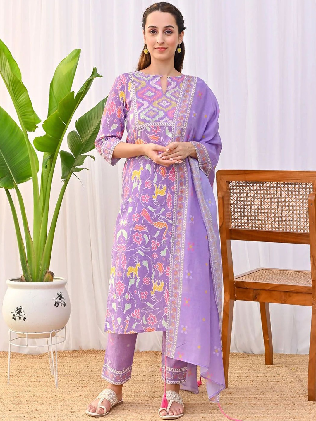 BLACK SCISSOR Floral Printed Keyhole Neck Straight Kurta With Trousers & Dupatta, Lavender
BLACK SCISSOR Floral Printed Keyhole Neck Straight Kurta With Trousers & Dupatta, Lavender