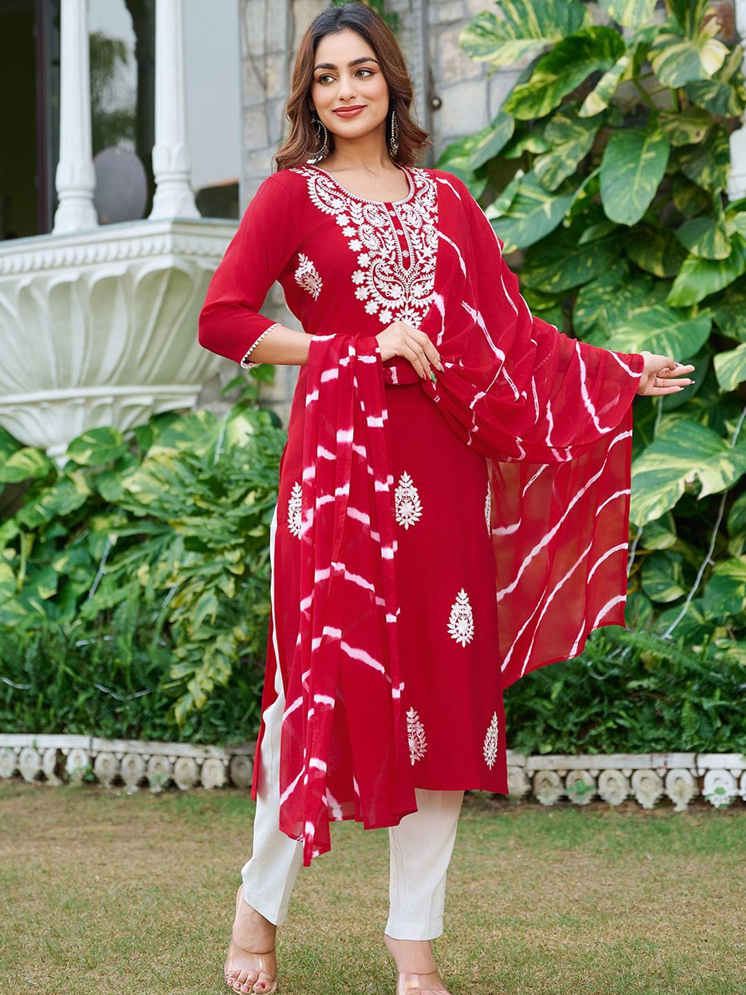 VIBE VISION Women Floral Embroidered Regular Kurta with Trousers & With Dupatta, Red
VIBE VISION Women Floral Embroidered Regular Kurta with Trousers & With Dupatta, Red