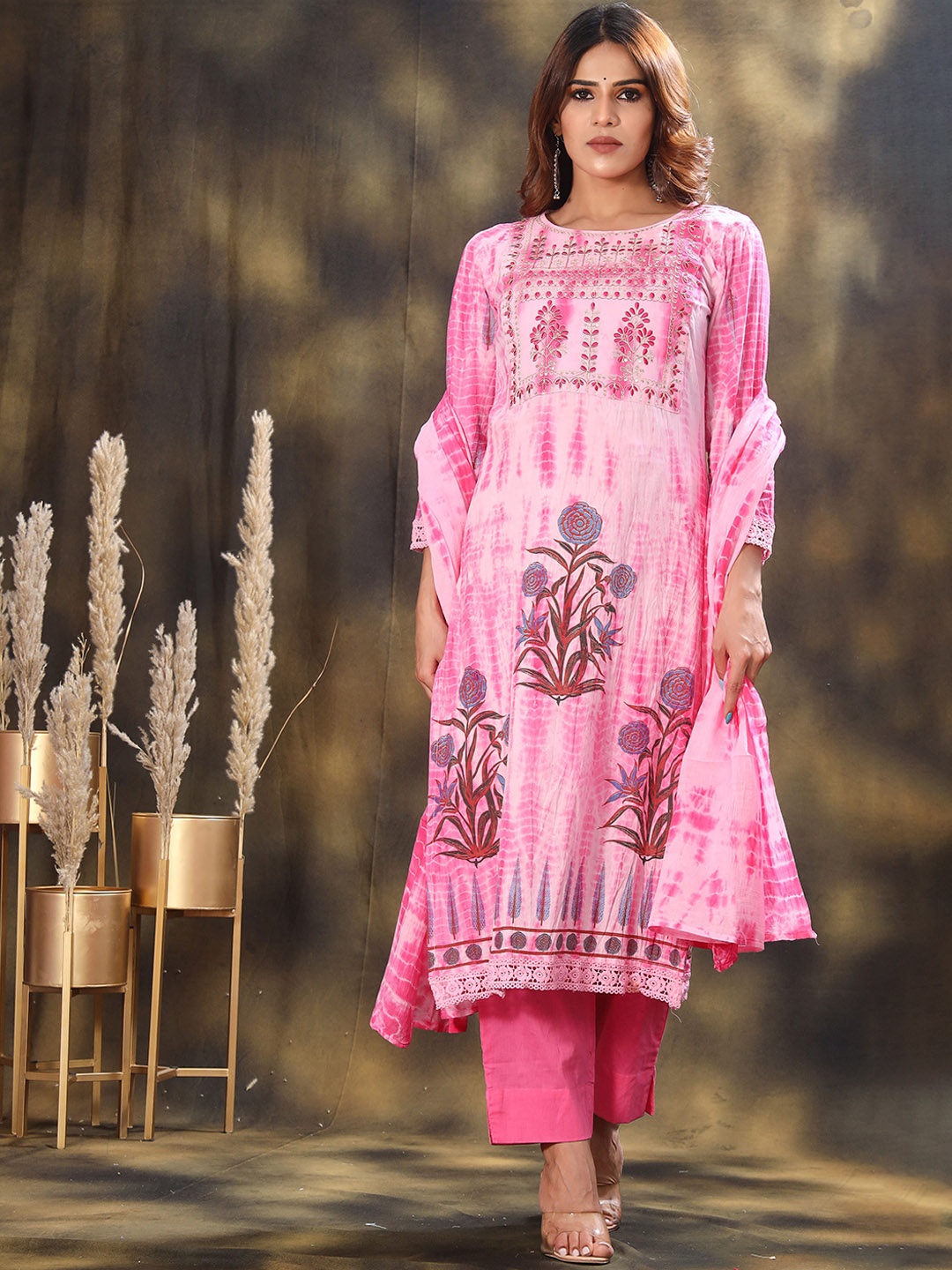 sewingkrafts Women Floral Printed Regular Sequinned Pure Cotton Kurta with Palazzos & With Dupatta, Pink
sewingkrafts Women Floral Printed Regular Sequinned Pure Cotton Kurta with Palazzos & With Dupatta, Pink