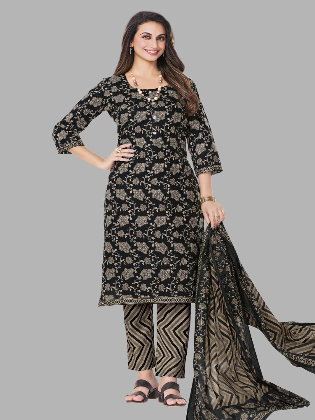 shree jeenmata collection Women Floral Printed Regular Pure Cotton Kurta with Trousers & With Dupatta, Black
shree jeenmata collection Women Floral Printed Regular Pure Cotton Kurta with Trousers & With Dupatta, Black