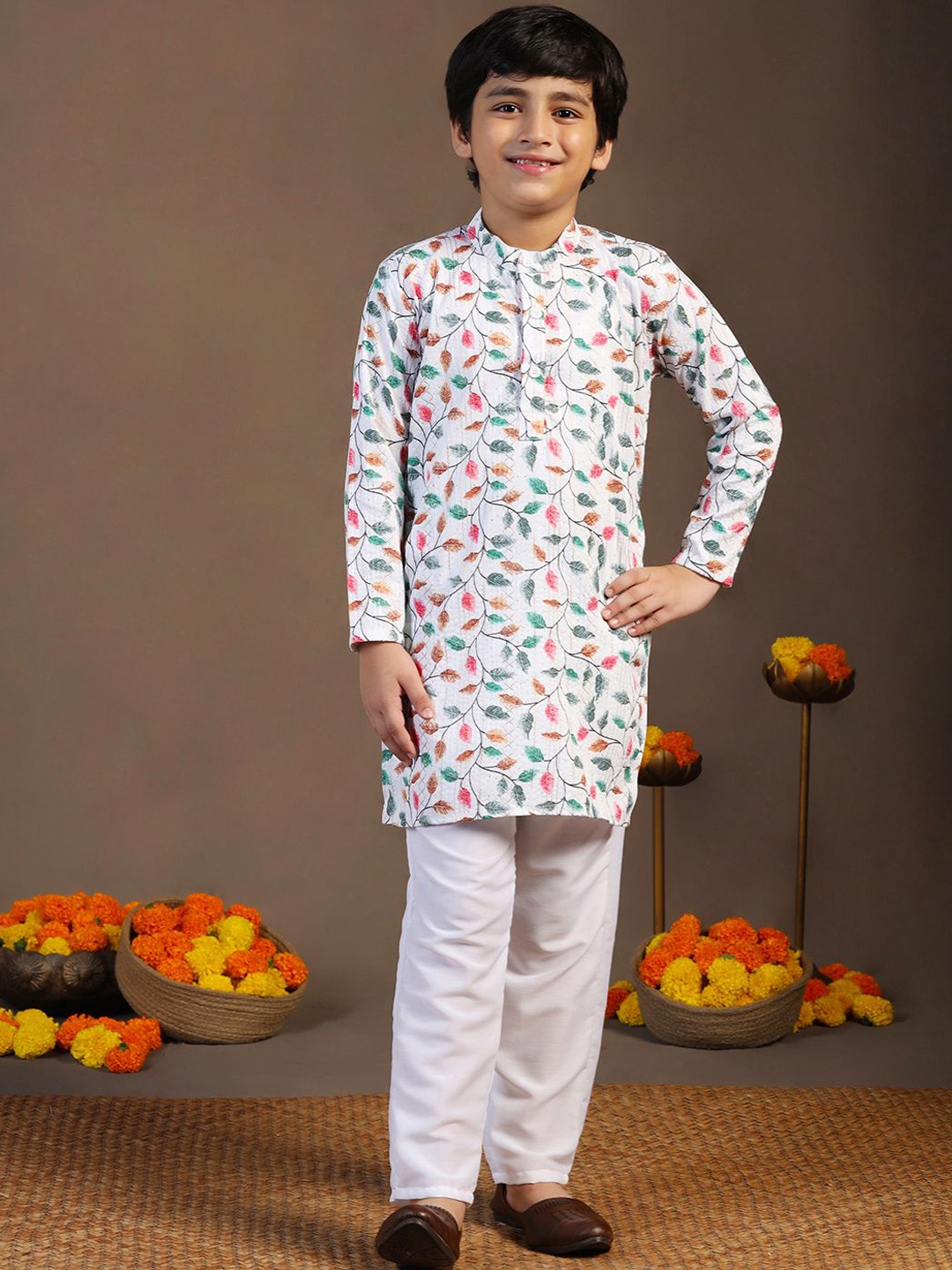BAESD Boys Floral Printed Band Collar Sequinned Straight Kurta With Trouser, White
BAESD Boys Floral Printed Band Collar Sequinned Straight Kurta With Trouser, White
