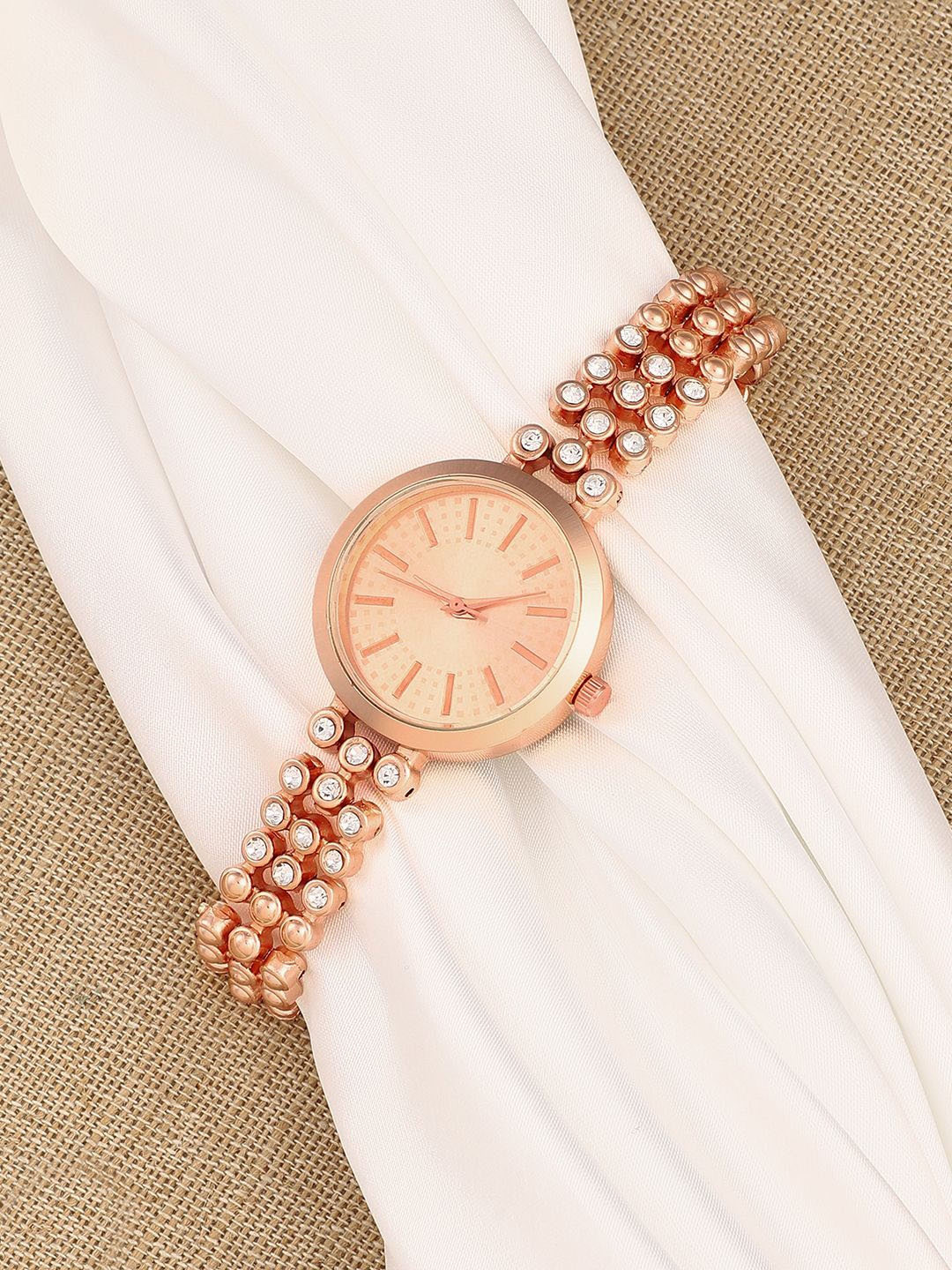 HAUTE SAUCE by Campus Sutra Women Bracelet Style Straps Analogue Watch AW24_HSWC6009, Gold
HAUTE SAUCE by Campus Sutra Women Bracelet Style Straps Analogue Watch AW24_HSWC6009, Gold