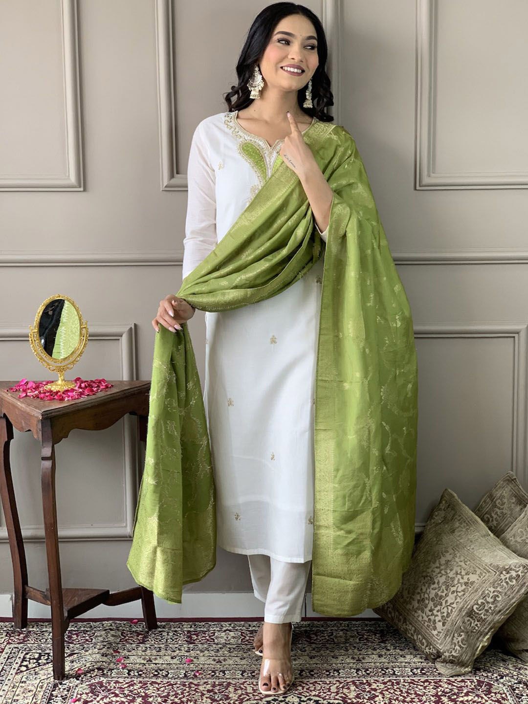 BLACK SCISSOR Paisley Embroidered Thread Work Straight Kurta With Trousers & Dupatta, White
BLACK SCISSOR Paisley Embroidered Thread Work Straight Kurta With Trousers & Dupatta, White