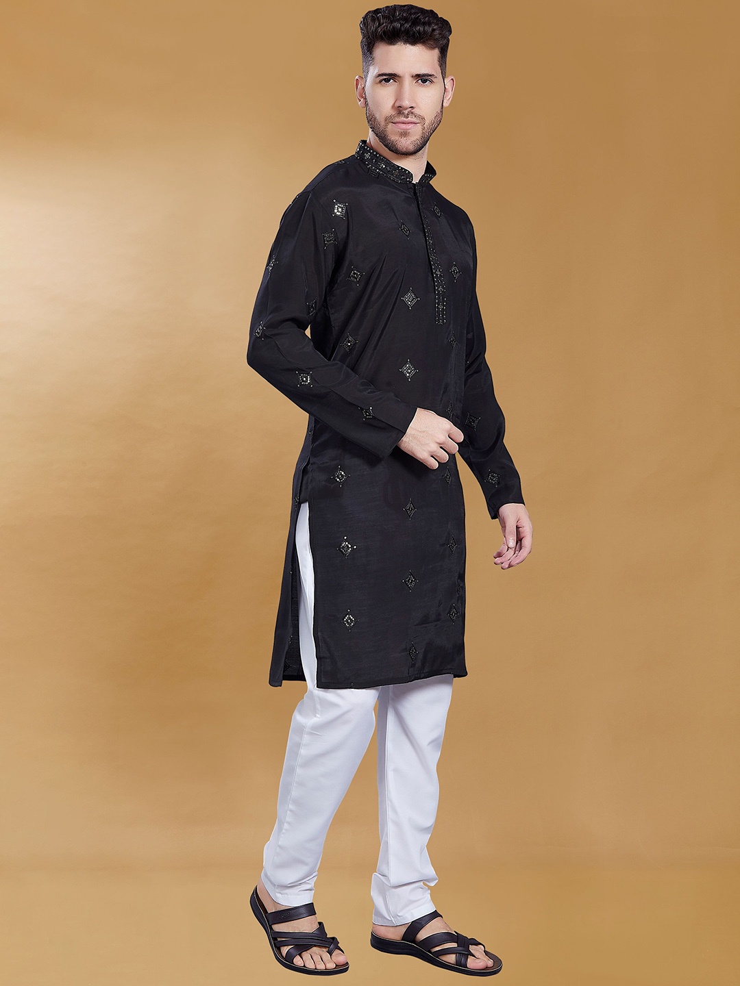 DIVISIVE Men Floral Embroidered Sequnnied Mandarin Collar Art Silk Straight Kurta, Black
DIVISIVE Men Floral Embroidered Sequnnied Mandarin Collar Art Silk Straight Kurta, Black