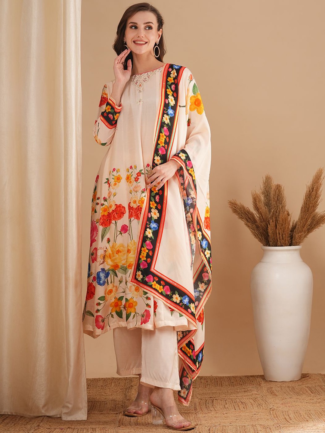 FASHOR Cream-coloured Floral Printed Thread Work Straight Kurta With Trousers & Dupatta
FASHOR Cream-coloured Floral Printed Thread Work Straight Kurta With Trousers & Dupatta