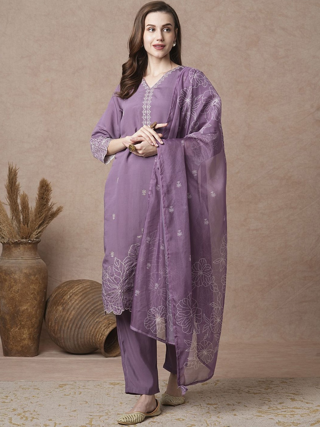 FASHOR Floral Embroidered Regular Thread Work Kurta with Trousers & Dupatta, Lavender
FASHOR Floral Embroidered Regular Thread Work Kurta with Trousers & Dupatta, Lavender