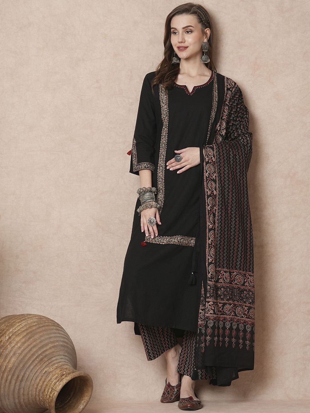 FASHOR Black Floral Printed Notch Neck Pure Cotton Straight Kurta With Trousers & Dupatta
FASHOR Black Floral Printed Notch Neck Pure Cotton Straight Kurta With Trousers & Dupatta