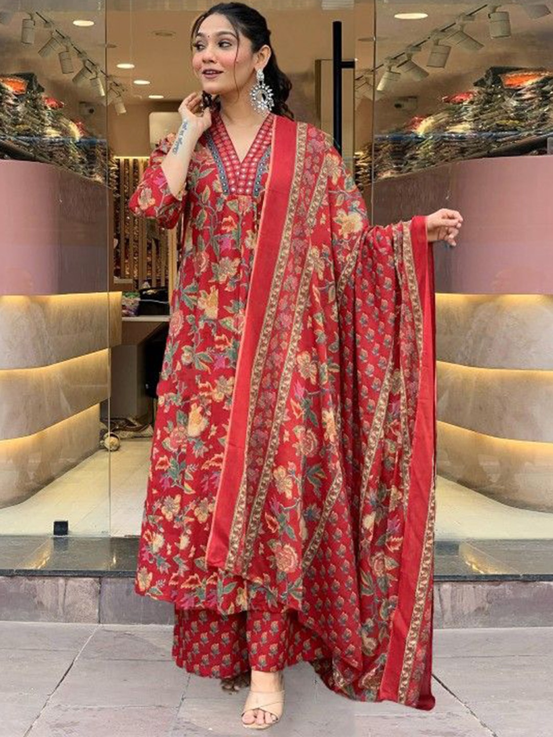 BAESD Floral Printed V-Neck Pleated Mirror Work A-Line Kurta With Palazzos & Dupatta, Red
BAESD Floral Printed V-Neck Pleated Mirror Work A-Line Kurta With Palazzos & Dupatta, Red