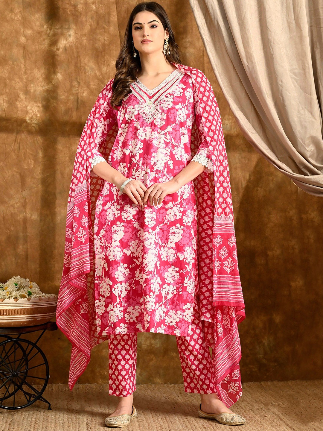 KEOSA Floral Printed V-Neck Pure Cotton Straight Kurta With Trousers & Dupatta, Pink
KEOSA Floral Printed V-Neck Pure Cotton Straight Kurta With Trousers & Dupatta, Pink
