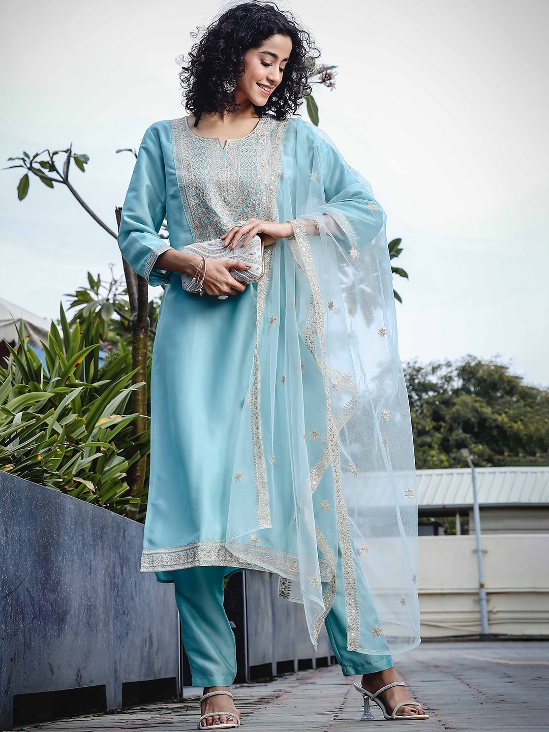 Anouk Teal Blue Ethnic Motifs Embroidered Notch-Neck Straight Kurta With Trouser & Dupatta
Anouk Teal Blue Ethnic Motifs Embroidered Notch-Neck Straight Kurta With Trouser & Dupatta