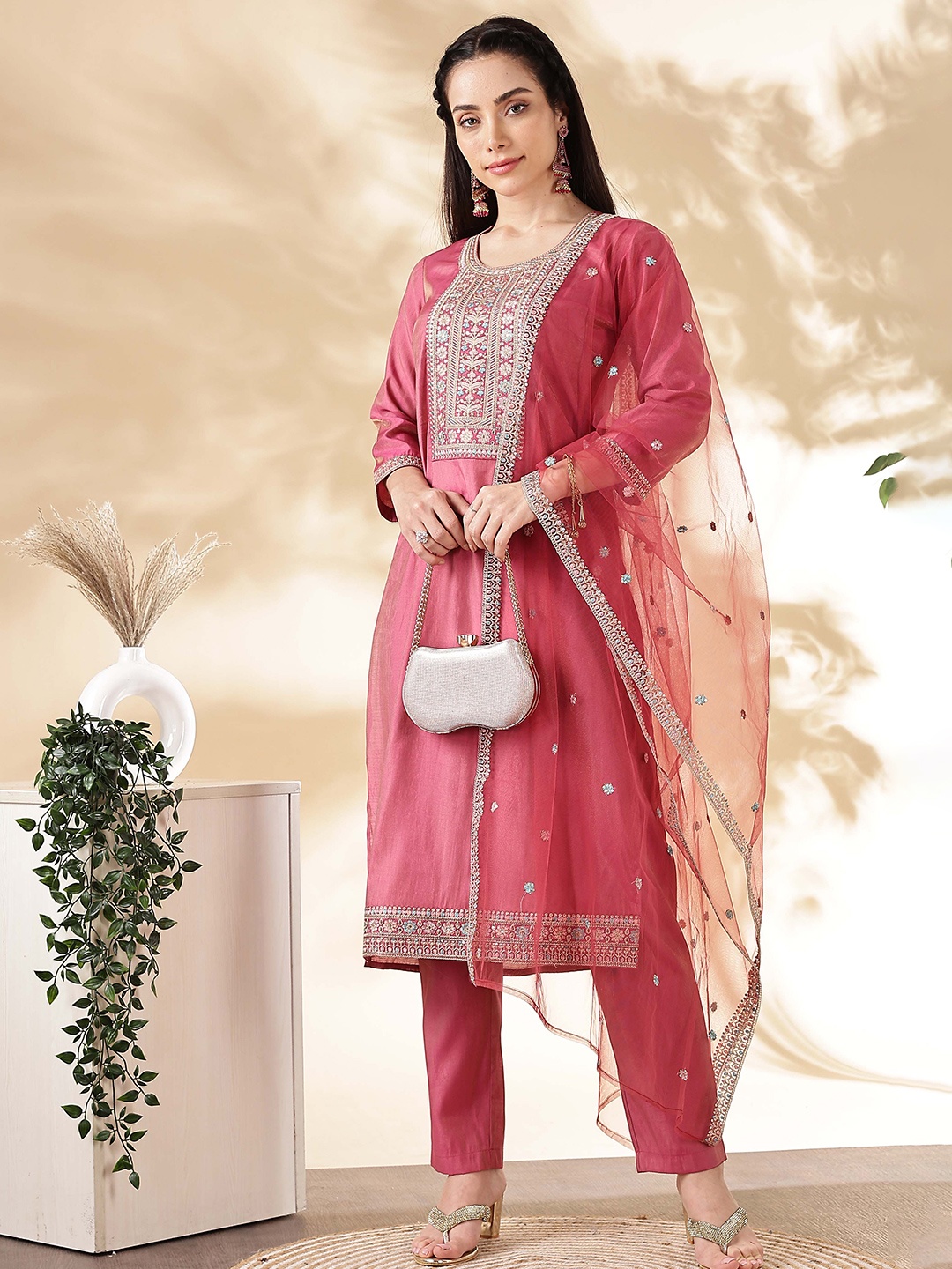 Anouk Pink Ethnic Motifs Embroidered Round-Neck Straight Kurta With Trouser & Dupatta
Anouk Pink Ethnic Motifs Embroidered Round-Neck Straight Kurta With Trouser & Dupatta